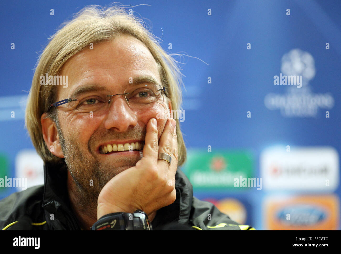 Londres, Royaume-Uni. 22 Nov, 2011. L'entraîneur-chef Dortmund JÜRGEN KLOPP parle au cours d'une conférence de presse à l'Emirates Stadium à Londres, Angleterre, 22 novembre 2011. Borussia Dortmund Arsenal FC va jouer dans la Ligue des Champions matchs de groupe le 23 novembre 2011. Photo : FRISO GENTSCH/dpa/Alamy Live News Banque D'Images