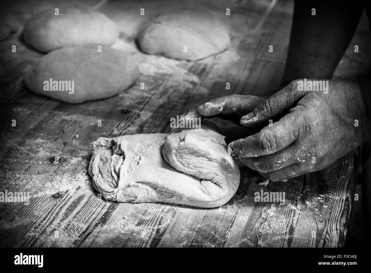 Pétrir la pâte, cropped Baker Banque D'Images