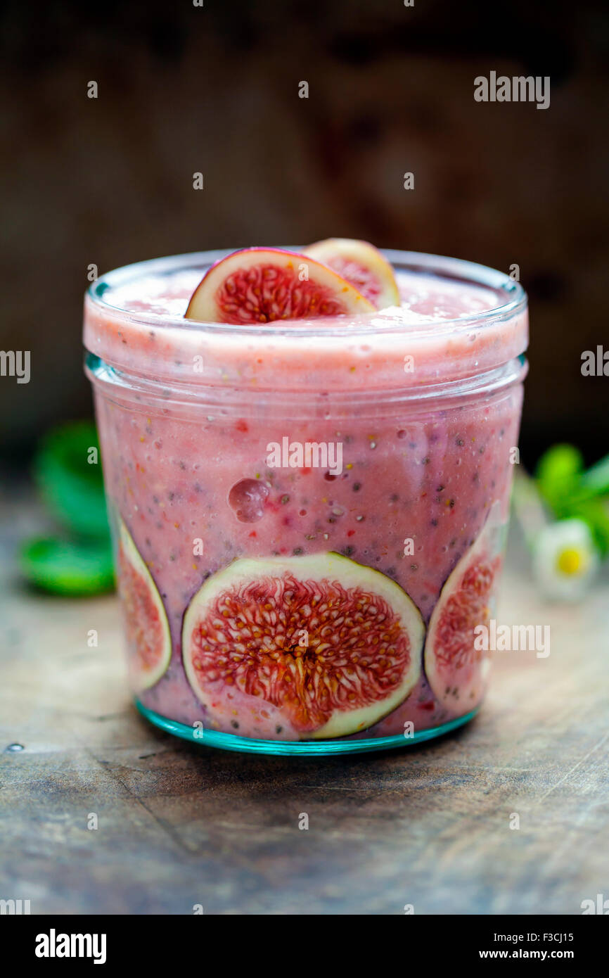 Smoothie aux fraises aux figues Banque D'Images