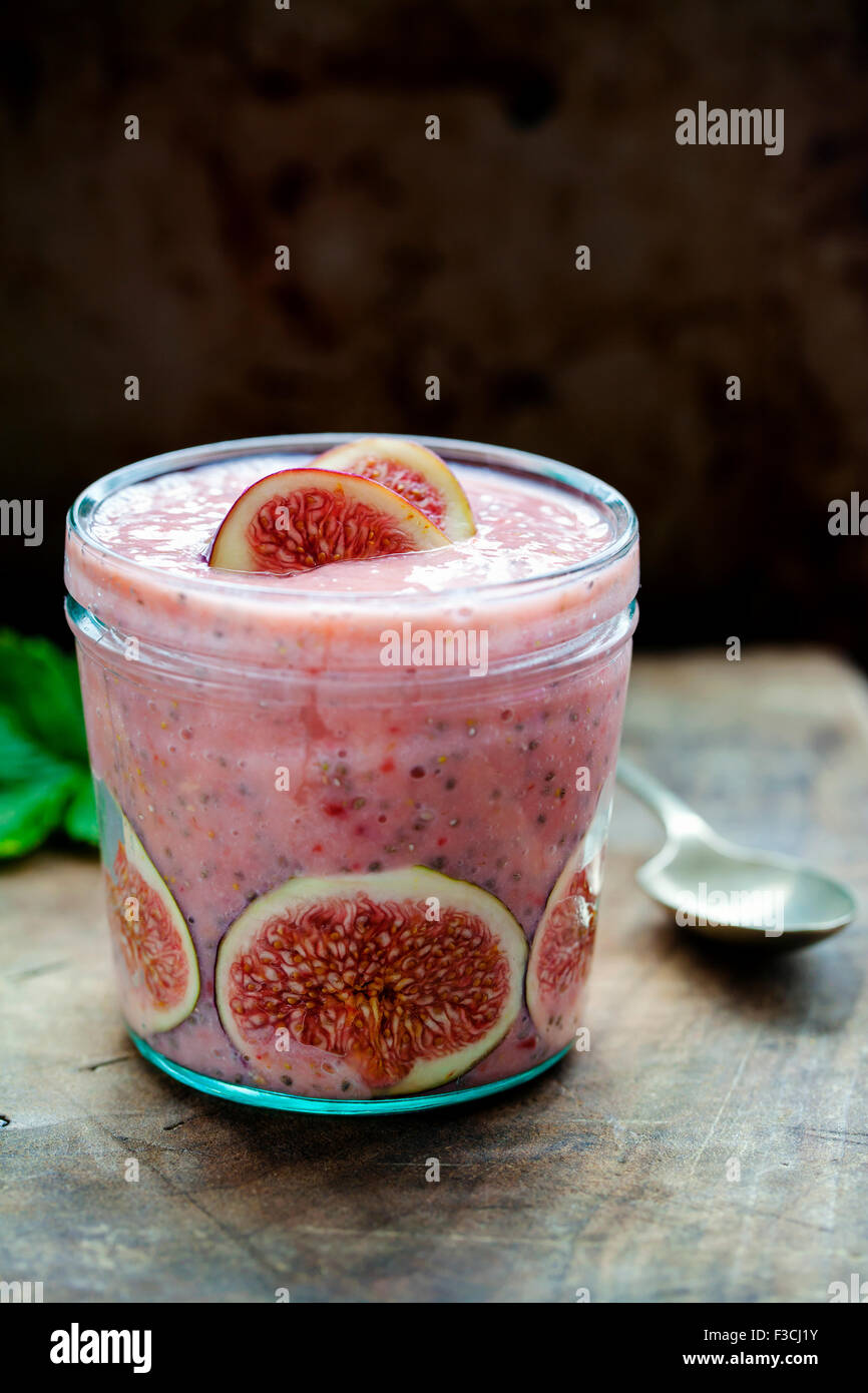 Smoothie aux fraises aux figues Banque D'Images