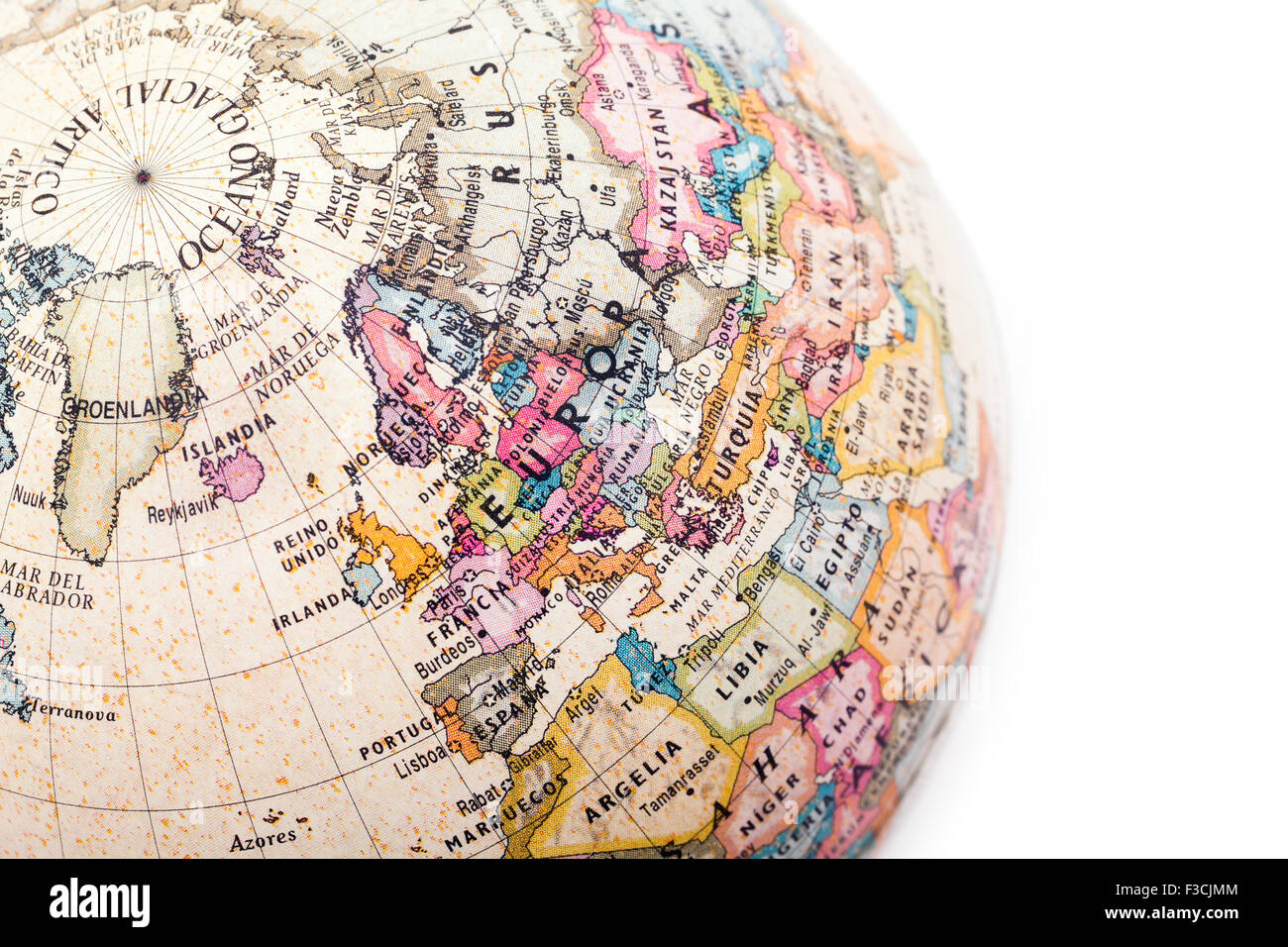 Partie d'un globe avec la carte de l'Europe, isolé sur fond blanc Banque D'Images