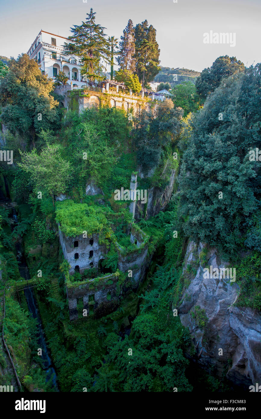 Vue de l'ancienne vallée des moulins, à Sorrento, Italie Banque D'Images