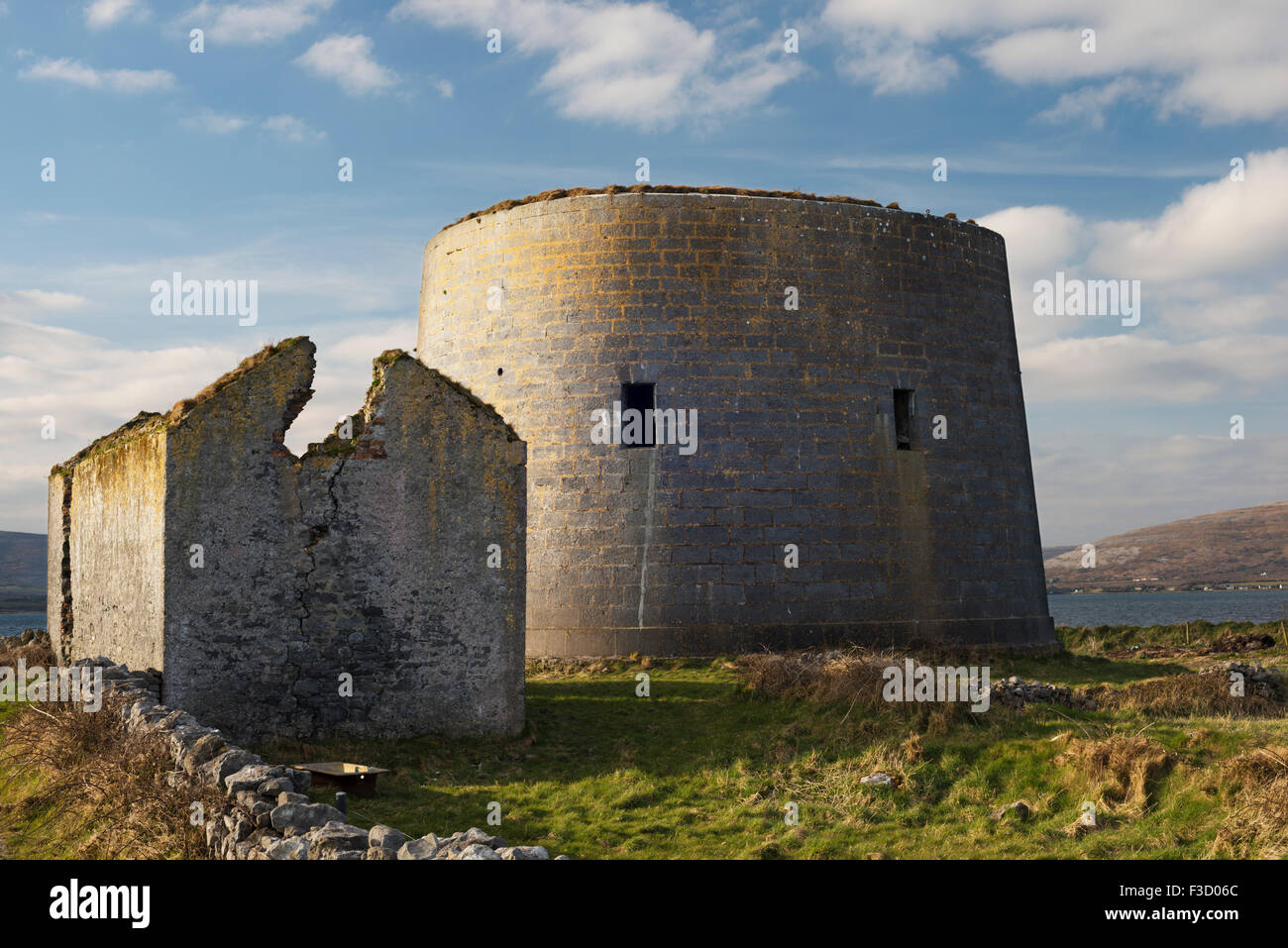 La tour Martello à Finavarra Point, le Burren, comté de Clare Banque D'Images