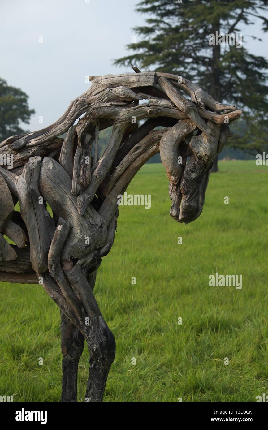 Sculpture cheval en bois de dérive par artiste Heather Jansch Banque D'Images