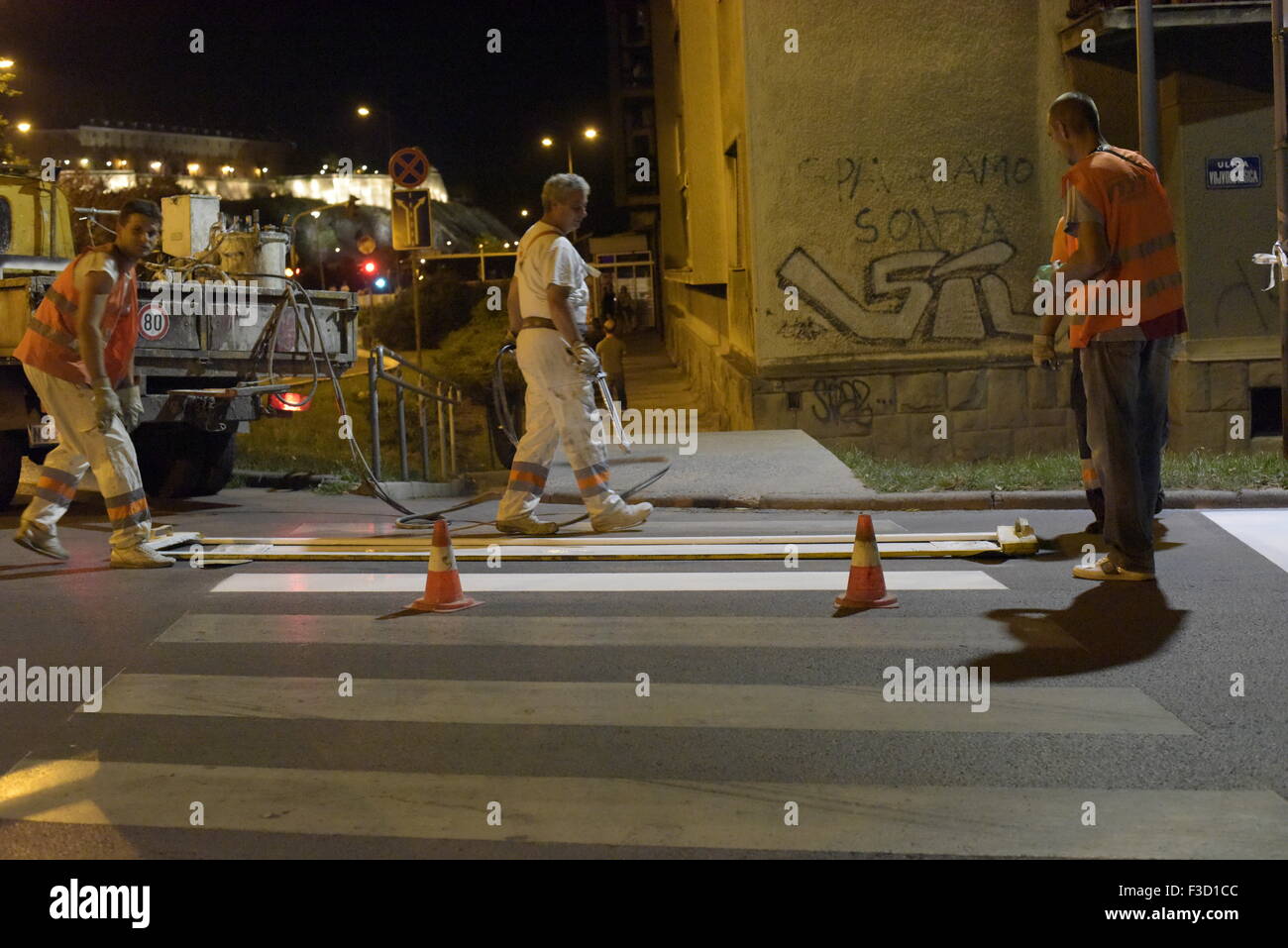 Route de nuit pour quitter Festival à Novi Sad, Serbie Banque D'Images