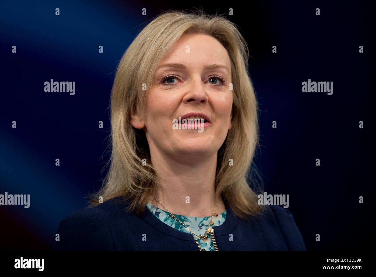 Manchester, UK. 5e octobre 2015. La Rt Hon Elizabeth Truss, député, secrétaire d'État à l'environnement, de l'Alimentation et des Affaires rurales parle au jour 2 de la 2015 conférence du parti conservateur à Manchester. Credit : Russell Hart/Alamy Live News. Banque D'Images