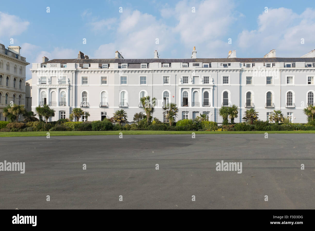 Rangée de maisons sur Elliot Terrasse, Plymouth y compris l'ancienne maison d'Waldorf et Nancy Astor. Maintenant à la maison à la maire. Banque D'Images