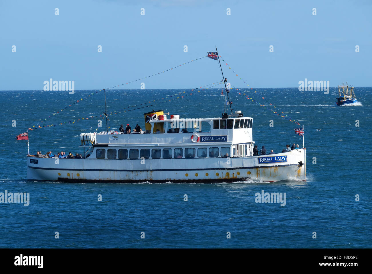 Bateau de croisière côtière plaisir à seaside resort. Banque D'Images