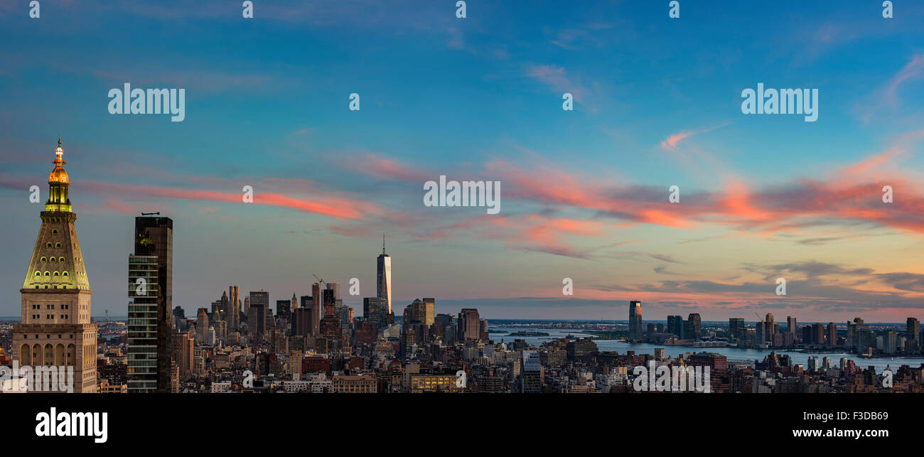Cityscape at sunset Banque D'Images