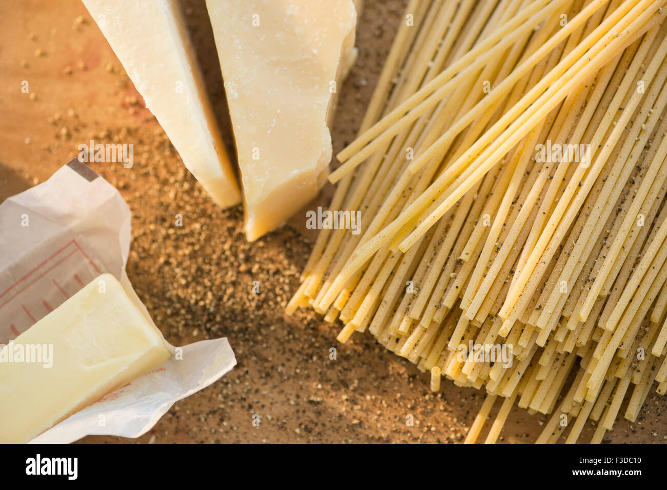 Studio shot de pâtes au fromage et beurre Banque D'Images