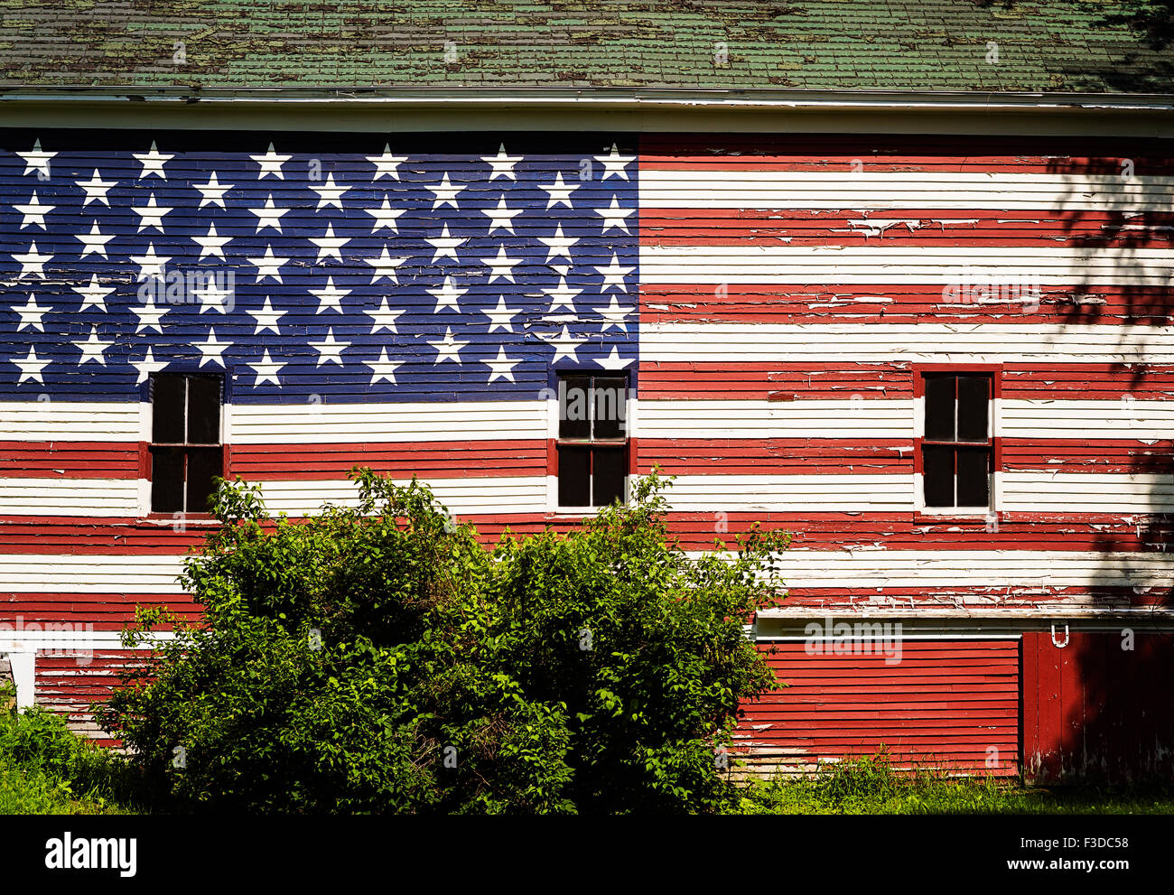 Drapeau américain peint sur façade de grange Banque D'Images