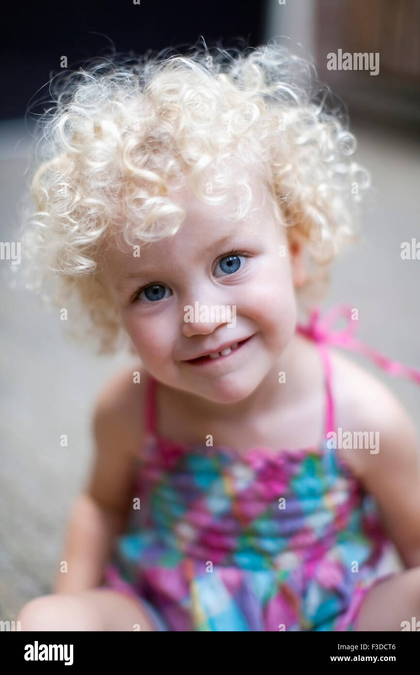 Portrait de smiley blond girl (4-5) Banque D'Images Portrait de smiley blond girl (4-5) Banque D'Images