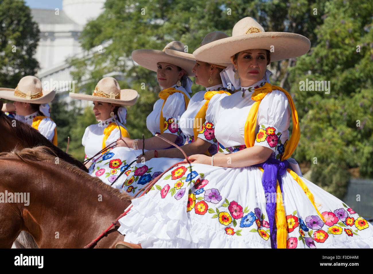 Mexican cowgirls (charras) centre - USA Banque D'Images