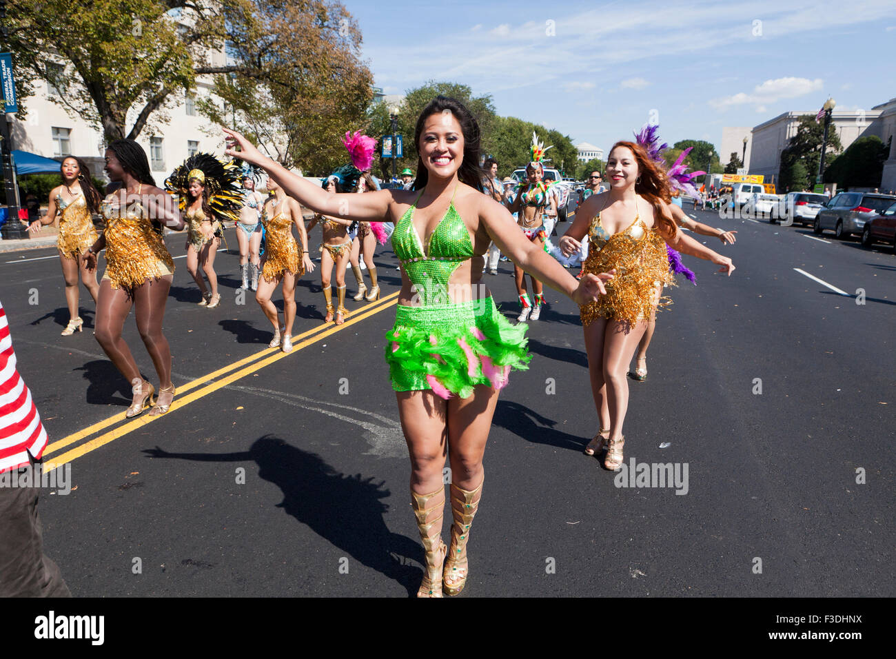 Les danseurs de samba au festival d'Amérique latine - Washington, DC USA Banque D'Images
