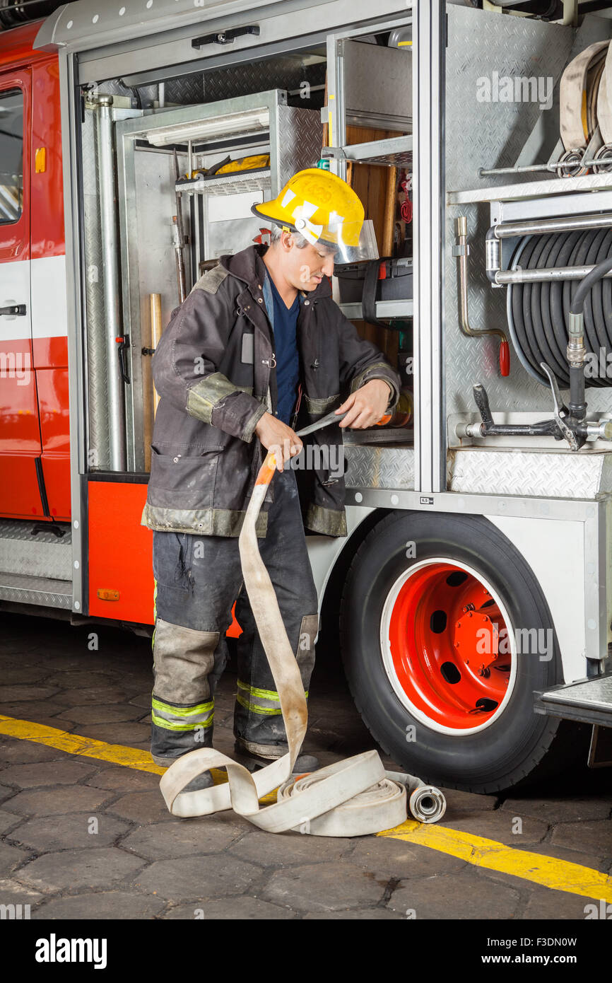 Fixation flexible dans le camion de pompier Banque D'Images