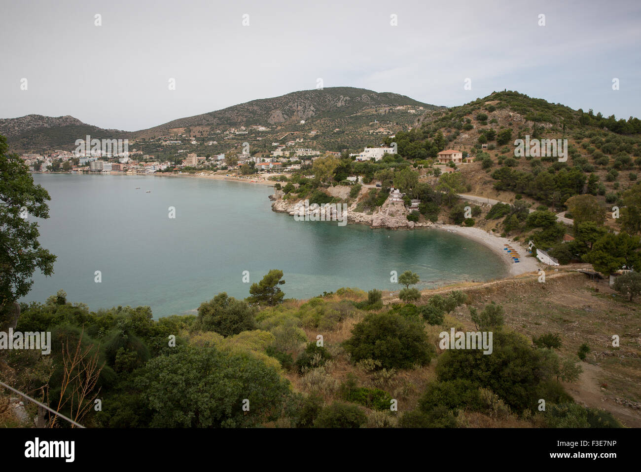 Paysage grec montrant Kastraki et Tolo, Grèce à partir de l'historique des fouilles archéologiques en Asini. Banque D'Images