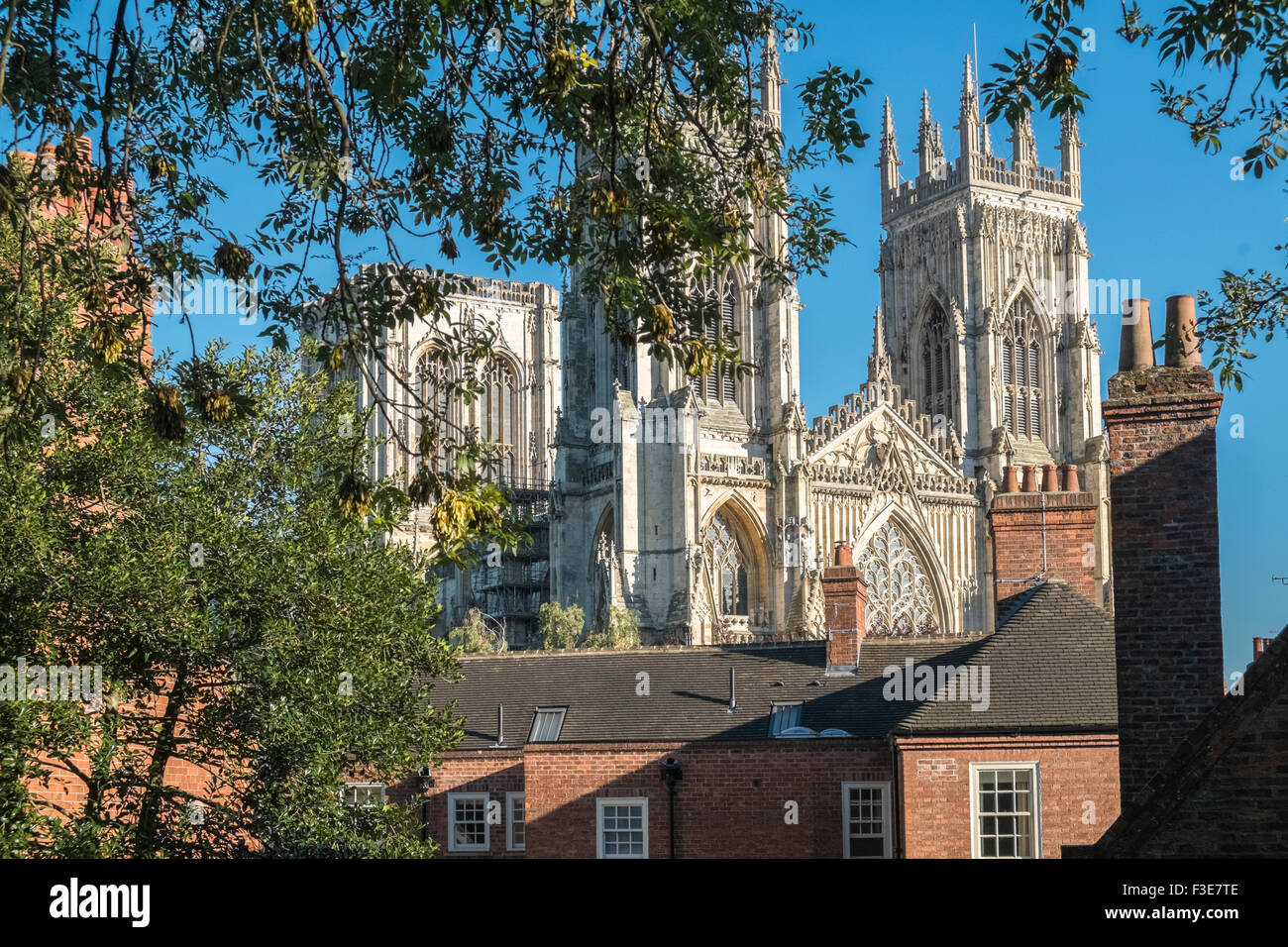 Voir l'historique de la cathédrale York Minster (Metropolitical et Église de Saint Pierre à York) , Ville de York, en Angleterre, Royaume-Uni Banque D'Images
