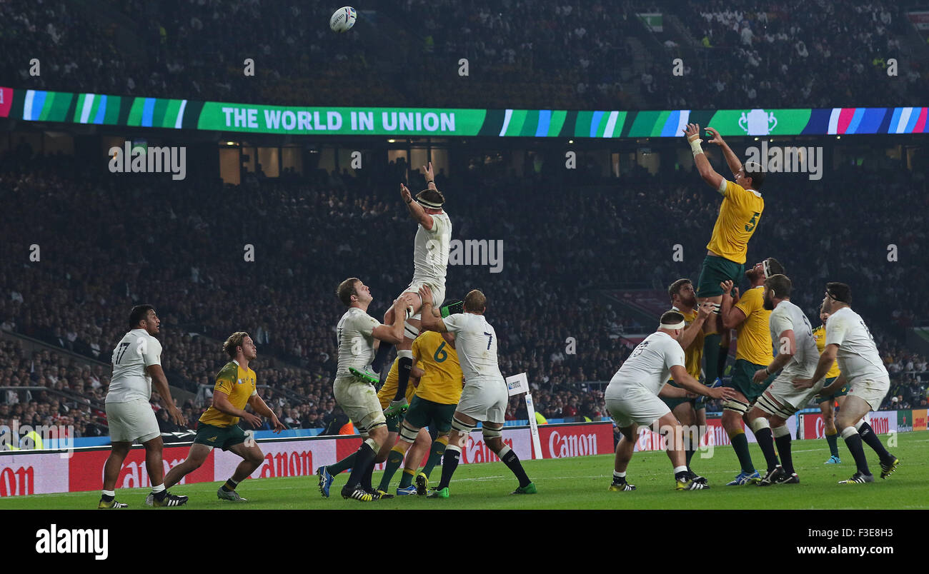 London, England - 03 octobre 2015 : La Coupe du Monde de Rugby 2015 extérieure un match entre l'Angleterre et l'Australie à Twickenham le 03 octobre, 2015 à Londres, Royaume-Uni. Banque D'Images