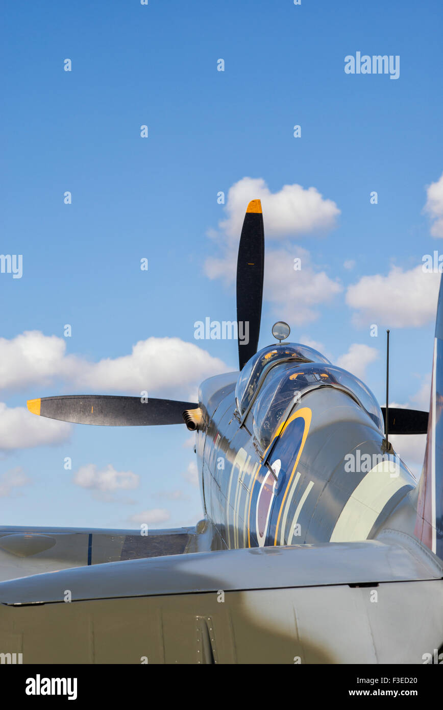 Le Spitfire407 ml grâce à l'Aérodrome Sywell, Northampton, Angleterre Banque D'Images