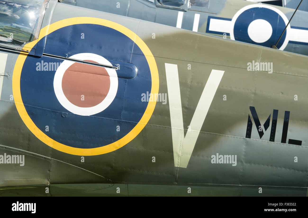 Le Spitfire407 ml grâce à l'Aérodrome Sywell, Northampton, Angleterre Banque D'Images