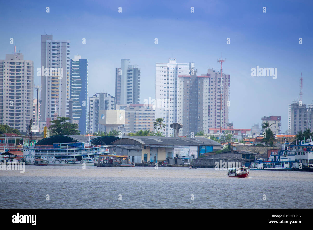 La ville de Belém et la rivière Guama en Amazonie brésilienne Banque D'Images