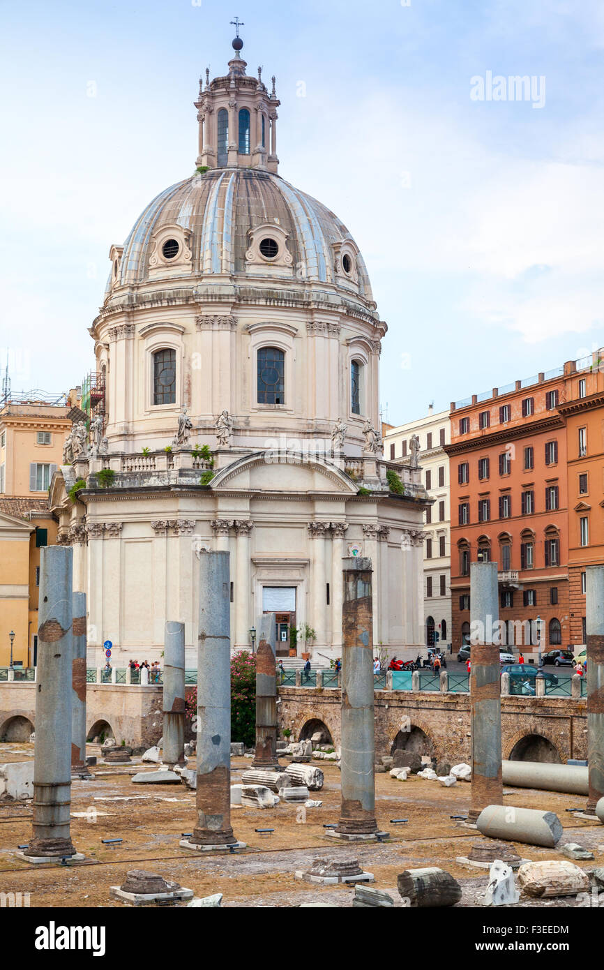 Vue extérieure de l'église Santa Maria di Loreto à Rome, Italie Banque D'Images