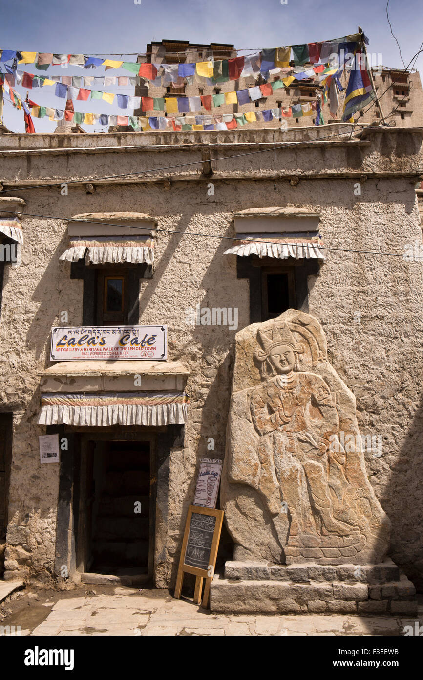 L'Inde, le Jammu-et-Cachemire, Ladakh, Leh, Lala's Art Gallery and Café (Sankar Labrang) dans l'ancienne maison de ville traditionnelle, avec C 10e Budd Banque D'Images