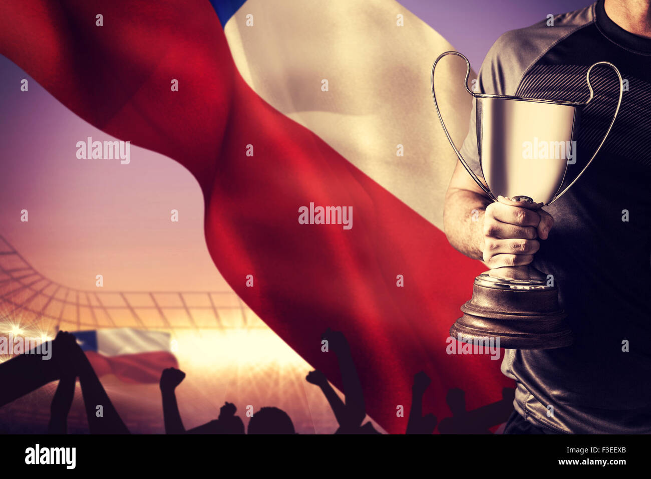 Image composite du milieu du rugby player holding trophy réussie et la balle Banque D'Images