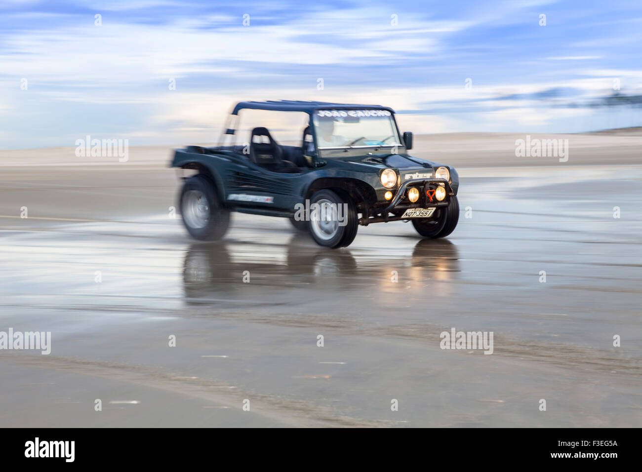 Une plage buggy dans Jericoacoara Banque D'Images