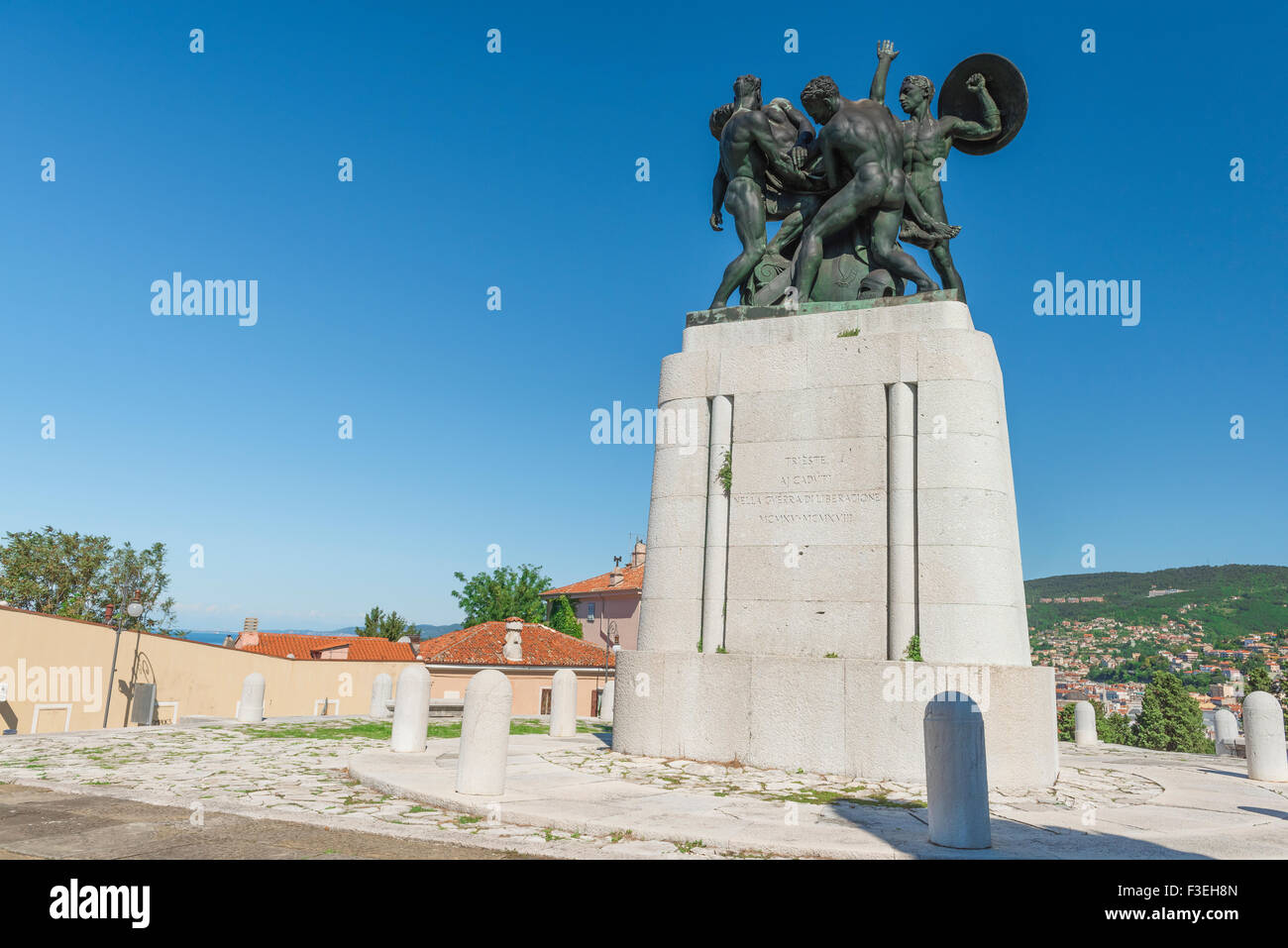 Monument aux morts de la colline de San Giusto de Trieste, vue du Mémorial de la WWL au sommet de la colline de San Giusto dans le vieux quartier de Trieste, en Italie. Banque D'Images