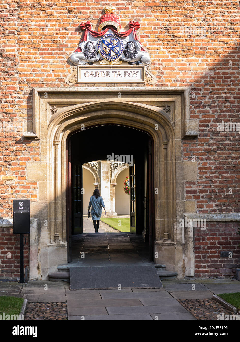 Entrée de cour Magdalene College, Université de Cambridge, Angleterre, fondée en 1428 au bord de la rivière Cam par le roi Henry VI Banque D'Images