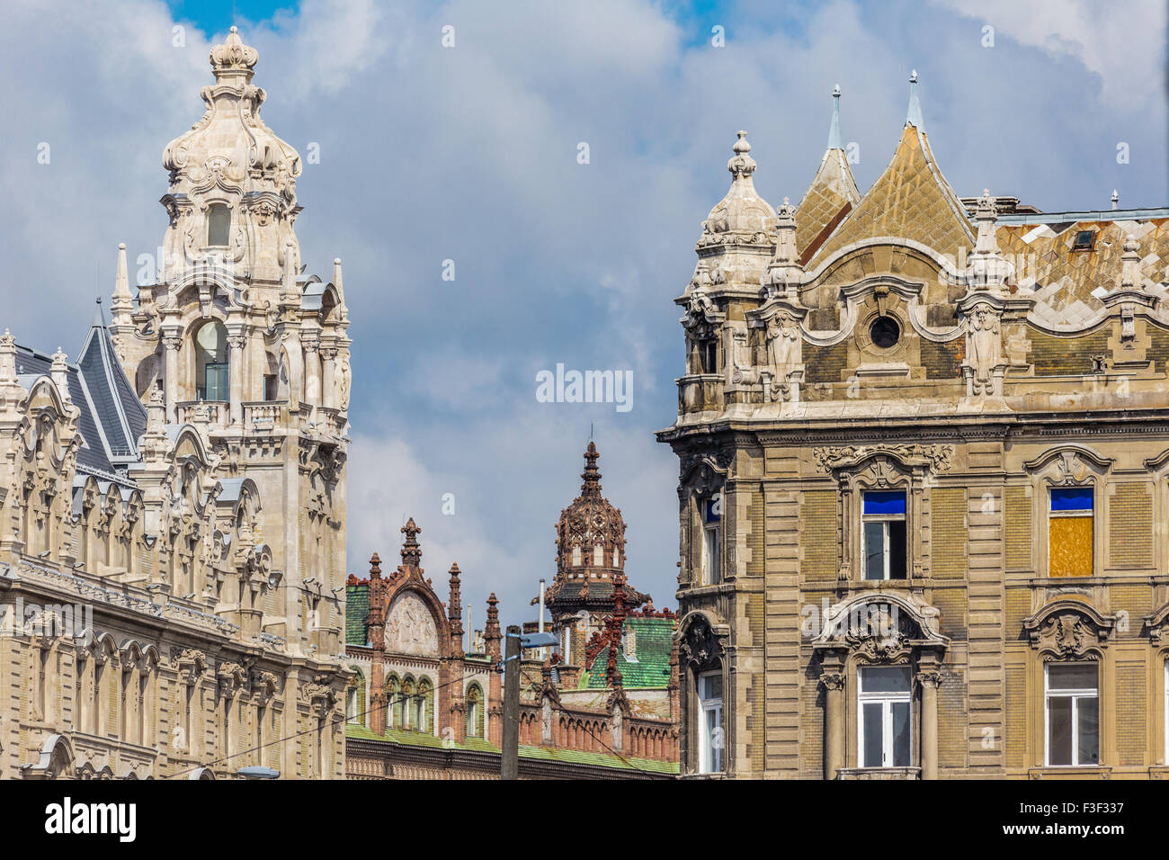 La variété des styles de palais à Budapest : Roman, Gothique, Renaissance, néo-gothique, néo-Renaissance, Baroque, Classicisme, Ottoman, Néo-baroque, néoclassicisme, romantique et l'architecture Art Nouveau Banque D'Images