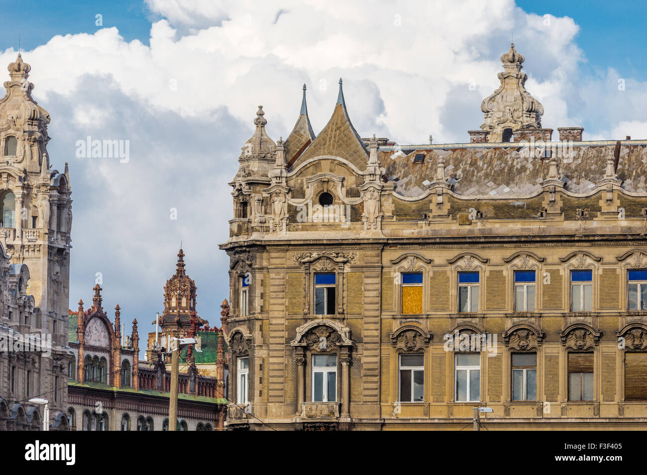La variété des styles de palais à Budapest : Roman, Gothique, Renaissance, néo-gothique, néo-Renaissance, Baroque, Classicisme, Ottoman, Néo-baroque, néoclassicisme, romantique et l'architecture Art Nouveau Banque D'Images