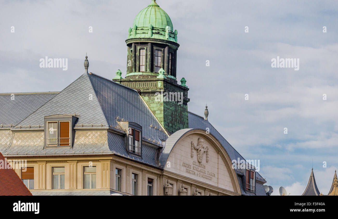 La variété des styles de palais à Budapest : Roman, Gothique, Renaissance, néo-gothique, néo-Renaissance, Baroque, Classicisme, Ottoman, Néo-baroque, néoclassicisme, romantique et l'architecture Art Nouveau Banque D'Images
