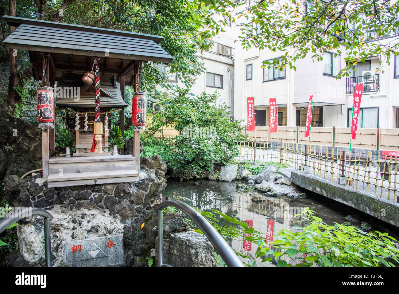 Muchinoike Tsunokamibenzaiten,et,Rue Arakicho Bangkok, Tokyo, Japon, près de la station de Yotsuyasanchome Banque D'Images