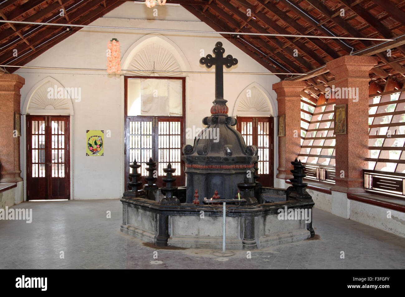Traverser l'intérieur de l'église St Thomas première église St Thomas Jésus Christ Palayur Kodungallor Kerala Thrissur Banque D'Images