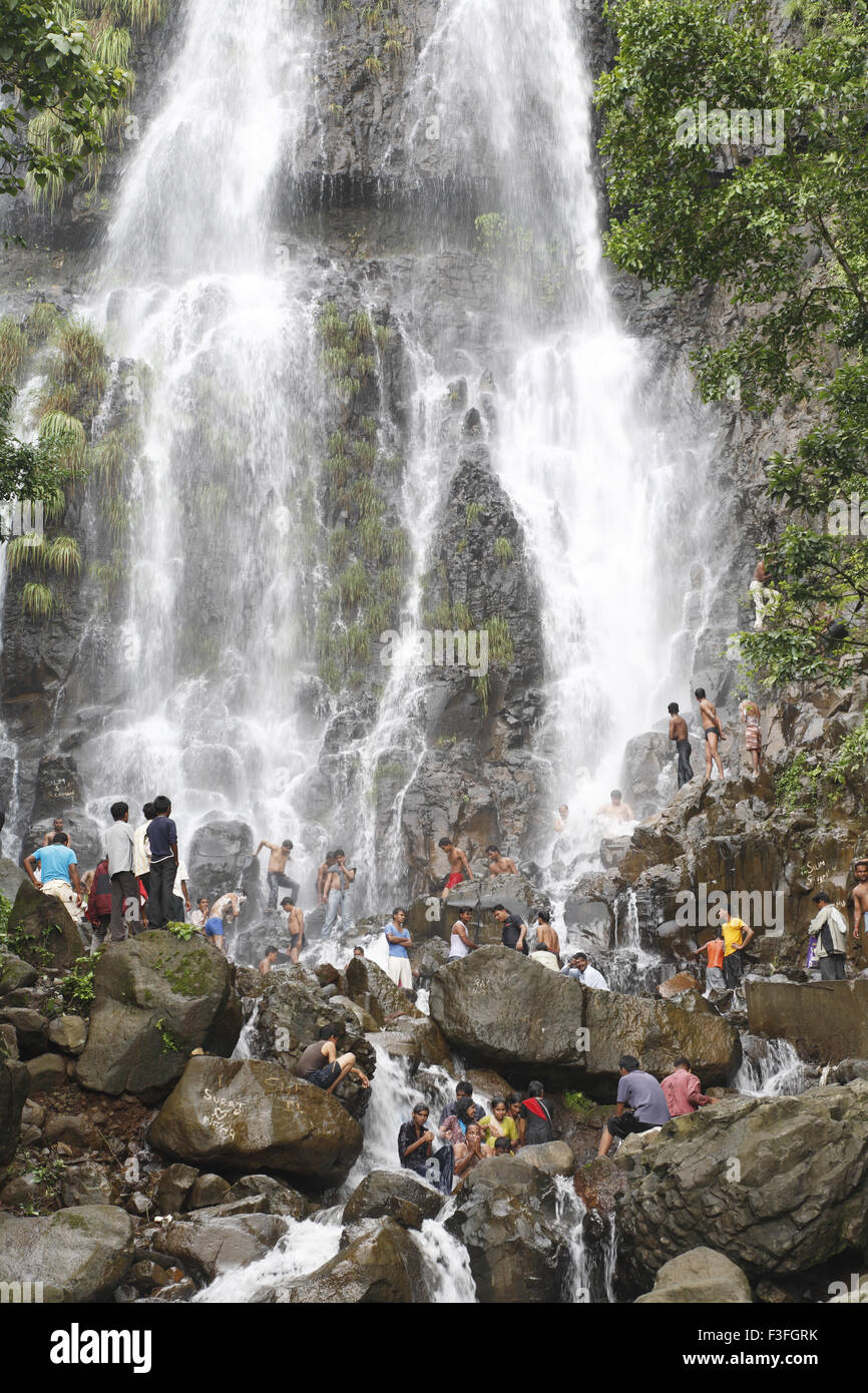 Cascade de Amboli populaires touristiques Ghat ; baignade à Sawantwadi Amboli station de colline ; Maharashtra Inde ; Banque D'Images