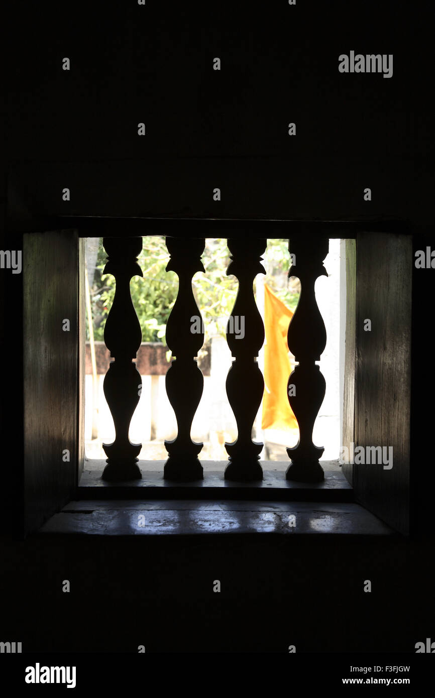 Design symétrique fait en bois de la fenêtre en bois Padmanabhapuram Palace ; Tamil Nadu Inde ; Banque D'Images