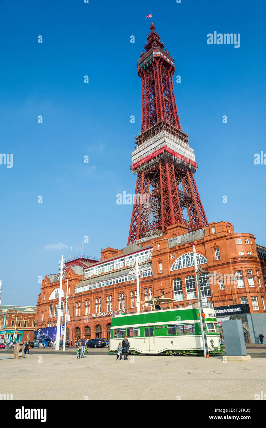 La tour de Blackpool et de vieux tramway pittoresque Banque D'Images