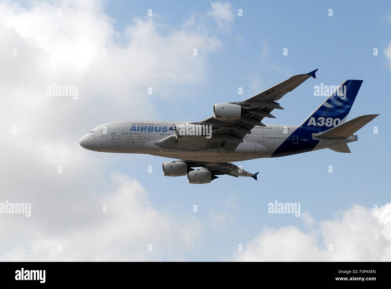 Plus grand avion de ligne Airbus A380 atterrit à l'aéroport Sahar maintenant renommés comme l'Aéroport International Chatrapati Shivaji Mumbai Banque D'Images