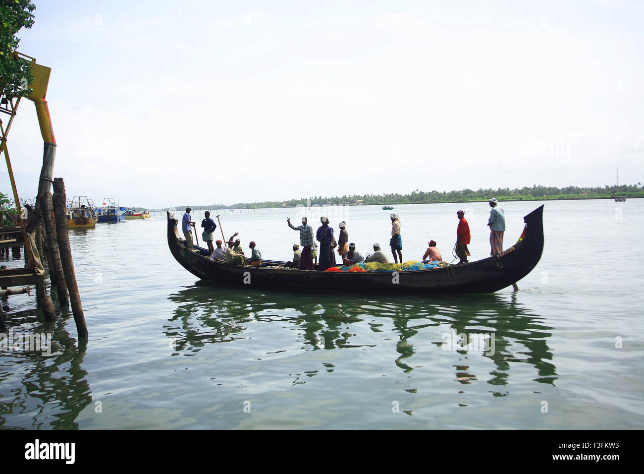 Les pêcheurs de haute mer pour aller attraper ; frais ; Inde Kerala Banque D'Images