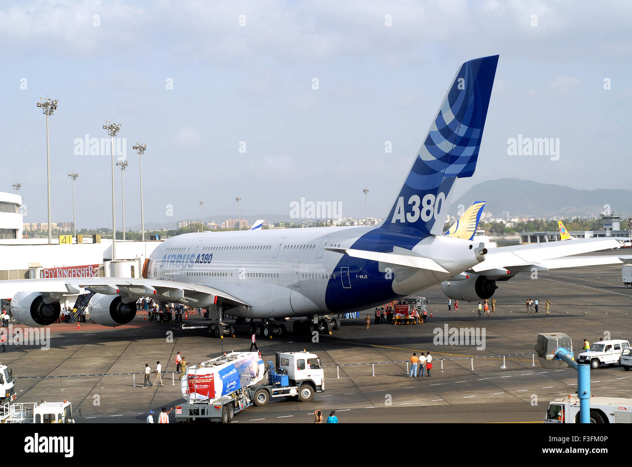 Plus grand avion de ligne Airbus A380 atterrit à l'aéroport Sahar ou l'Aéroport International Chatrapati Shivaji à Mumbai Banque D'Images