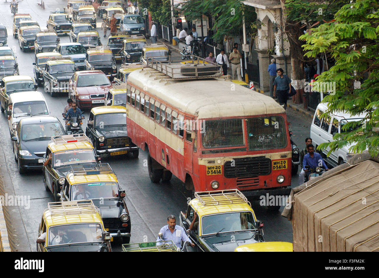 Un Maharashtra State Road Transport Corporation bus Terminus Chatrapati Shivaji de Bombay Mumbai Banque D'Images Un Maharashtra State Road Transport Corporation bus Terminus Chatrapati Shivaji de Bombay Mumbai Banque D'Images