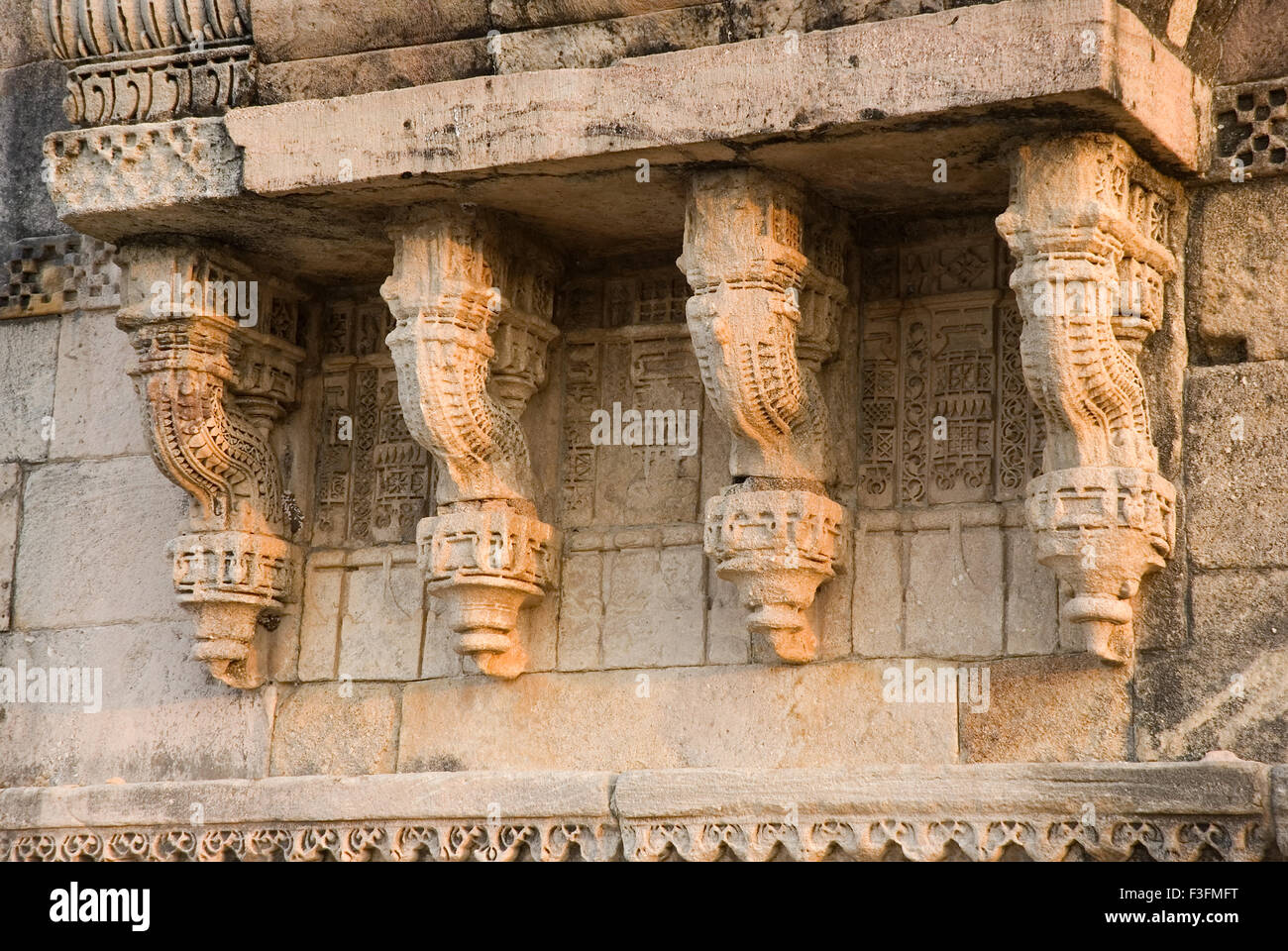 UNESCO World Heritage Pavagadh Champaner Jal Mahal ; une station balnéaire près de vada talao du roi Mahmud Begda Panchmahals Banque D'Images