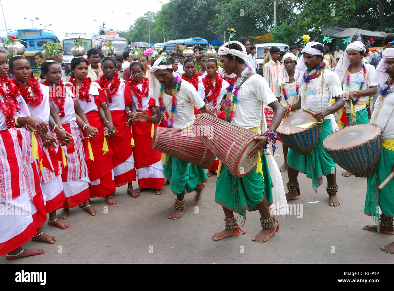Des artistes de danse folklorique du Bengale Banque D'Images