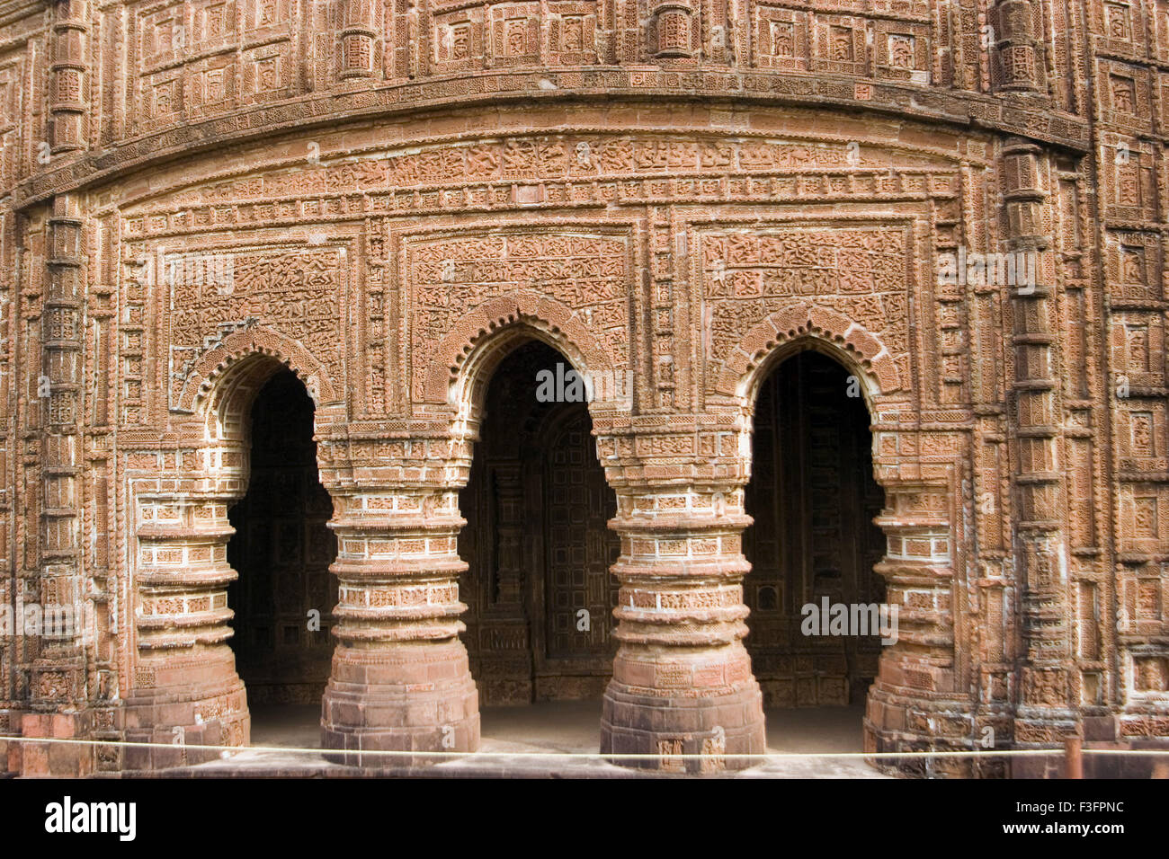 Panneau décoratif sur Shyamrai temple construit par le roi Singha Raghunath en 1643 A.D. ; New Delhi ; l'ouest du Bengale en Inde ; Banque D'Images