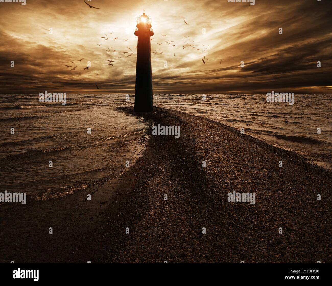 Ciel d'orage sur lighthouse Banque D'Images
