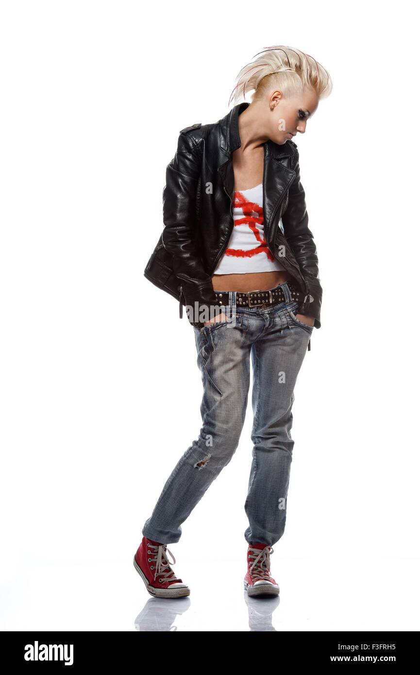 Punk girl wearing leather jacket Banque D'Images