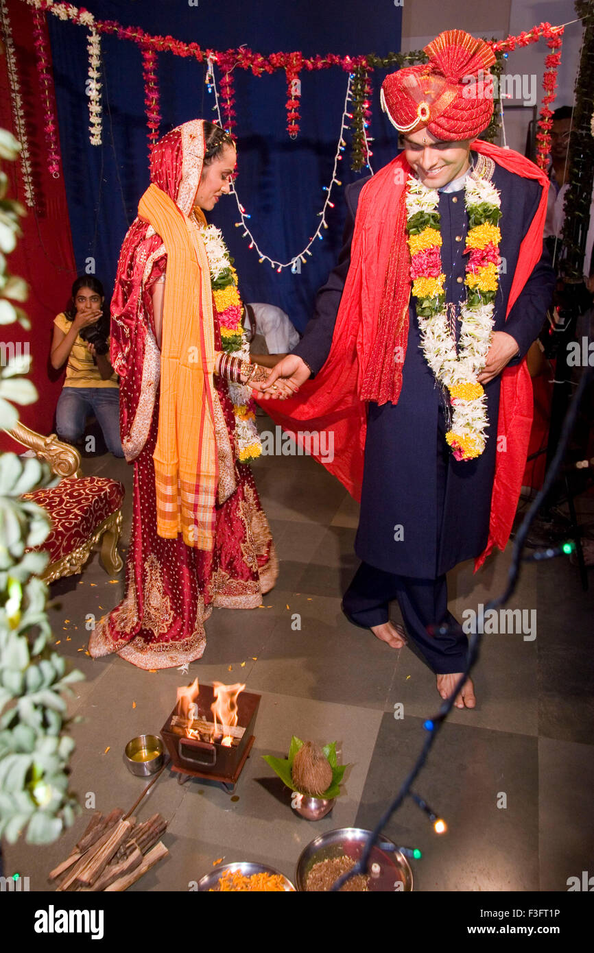 Saptapadi marriage ceremony india Banque de photographies et d’images à ...