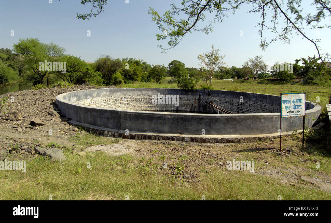 Projet d'approvisionnement en eau du robinet Padmavati à Ralegan Siddhi, près de Pune Maharashtra ; Inde ; Banque D'Images